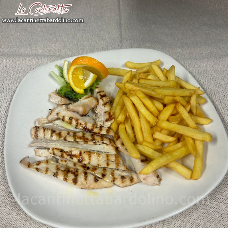 Tagliata di Pollo con Patate Fritte